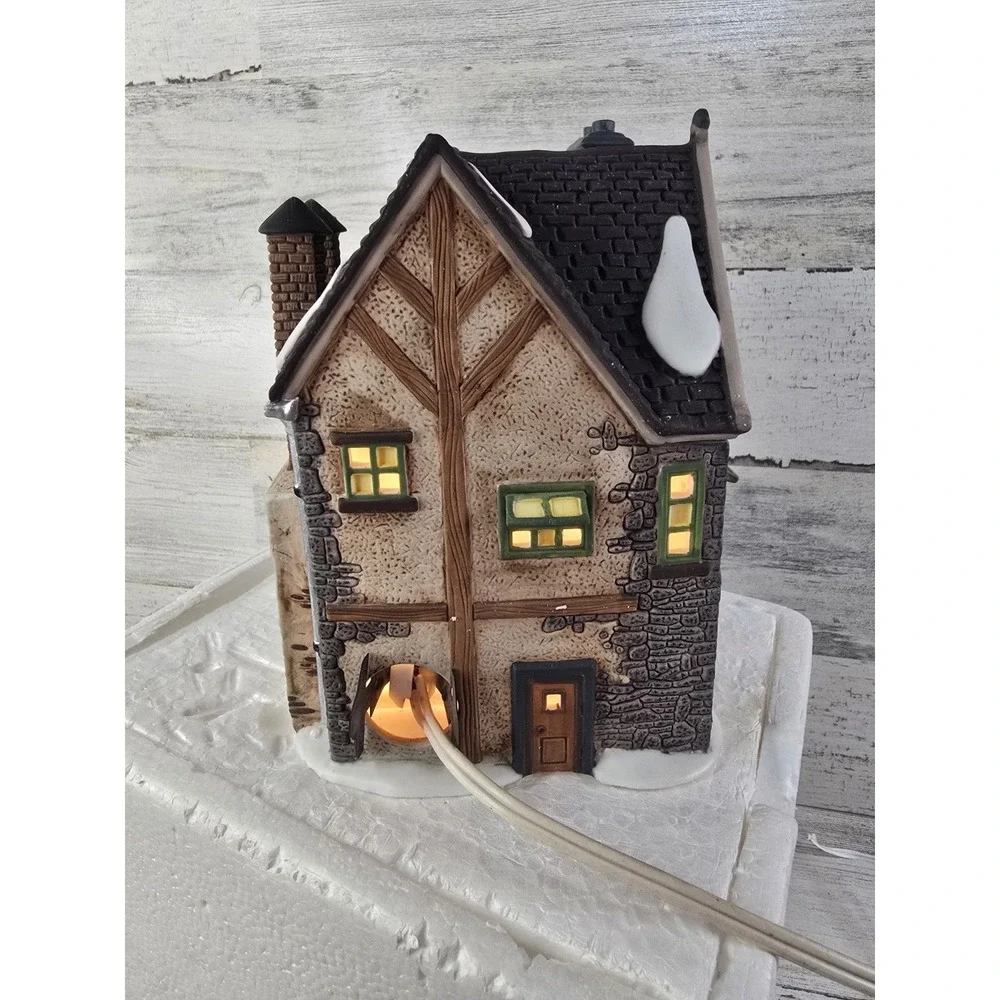 Dept 56 Dickens Village Kingsford's Brew House 5811-4 Lighted Christmas Building